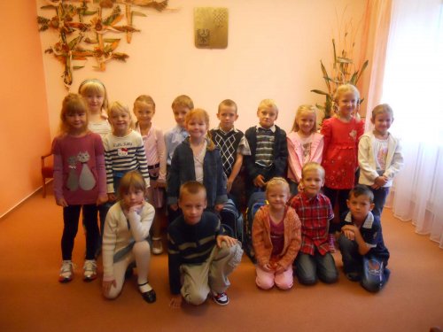 Prváčci (a také druháci a třeťáci) první den ve škole v Popovicích - 3.9.2012